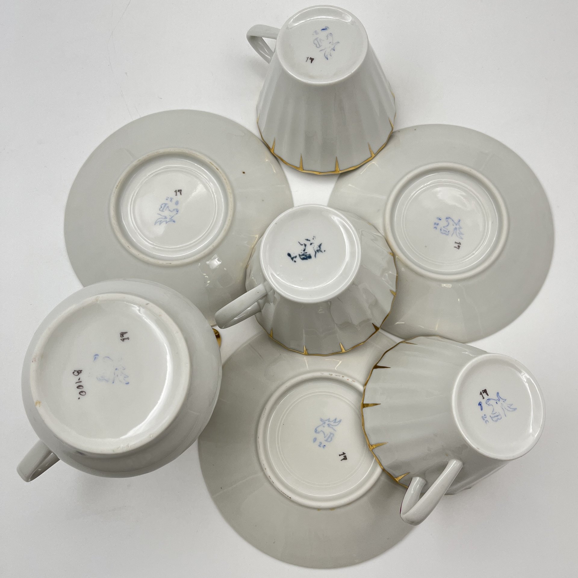 Сервиз чайный с декором в виде золотого дождика на 3 персоны (9 предметов), форма "Каннелюрный", автор формы Ольшевский В.Н.