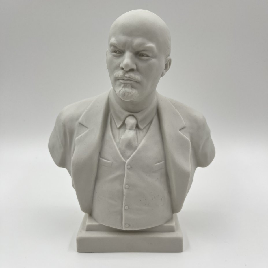 Бюст "Владимир Ильич Ленин", скульпторы Боголюбов В.Я., Ингал В.И., Ленинградский фарфоровый завод (ЛФЗ)