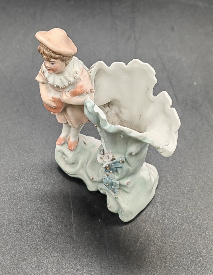 Вазочка (карандашница, спичечница) с фигуркой девочки, играющей на лютне