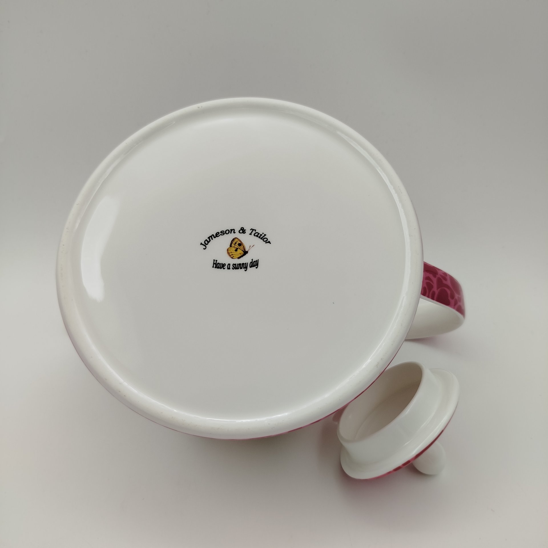 Чайник заварочный, украшенный изображением роз и бабочек, Jameson & Tailor, фарфор, деколь, Германия, 2000-2010 гг.