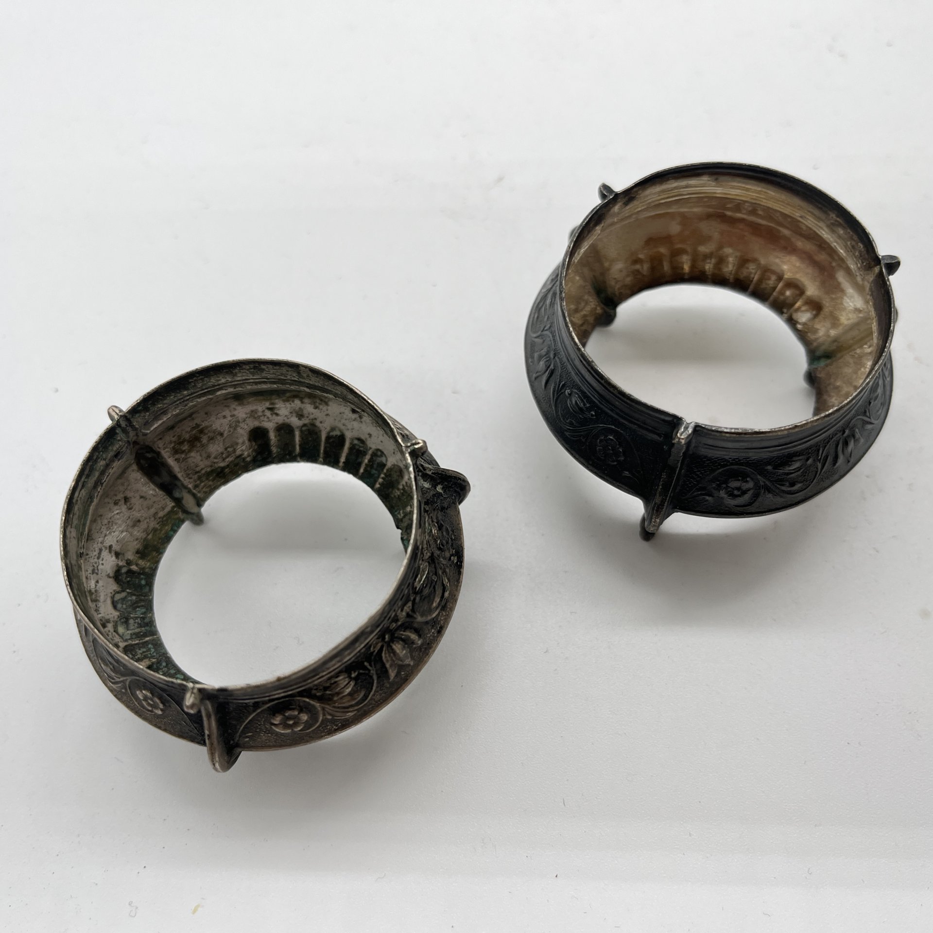 Набор из 2 солонок с растительным декором (нет стеклянного вкладыша)