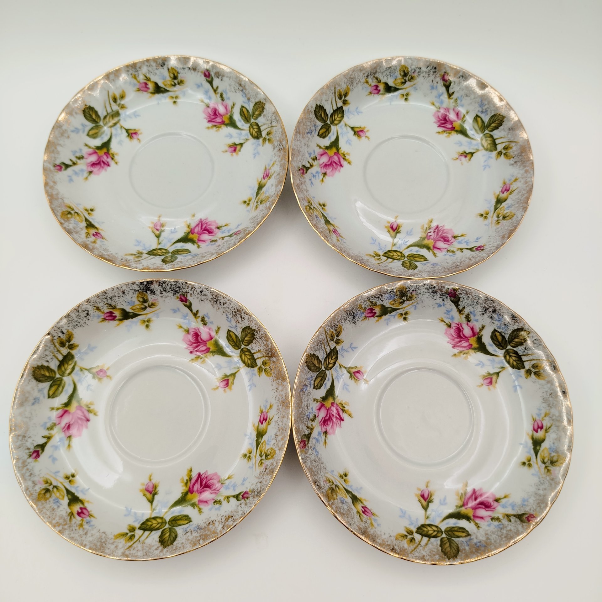 Набор чайных пар с цветочным декором на 4 персоны (в подборе), фарфор, люстр, деколь, золочение, Chodziez, Польша, 1970-1990 гг.