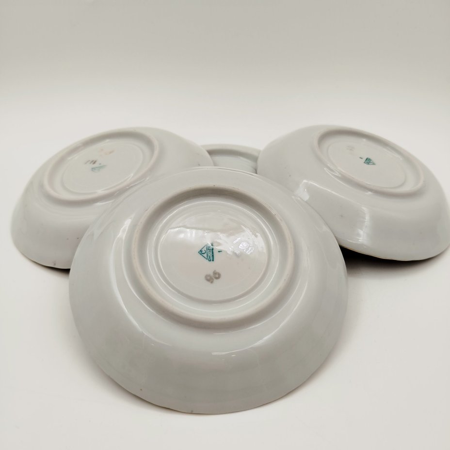 Набор чайных пар с цветочным декором на 4 персоны (в подборе), фарфор, люстр, деколь, золочение, Chodziez, Польша, 1970-1990 гг.