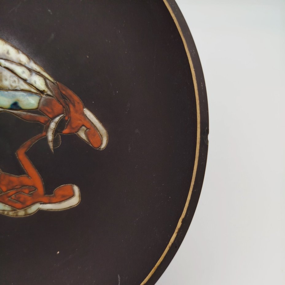 Тарелка декоративная "Mitarbeiter" с изображением двух девушек в этническом стиле