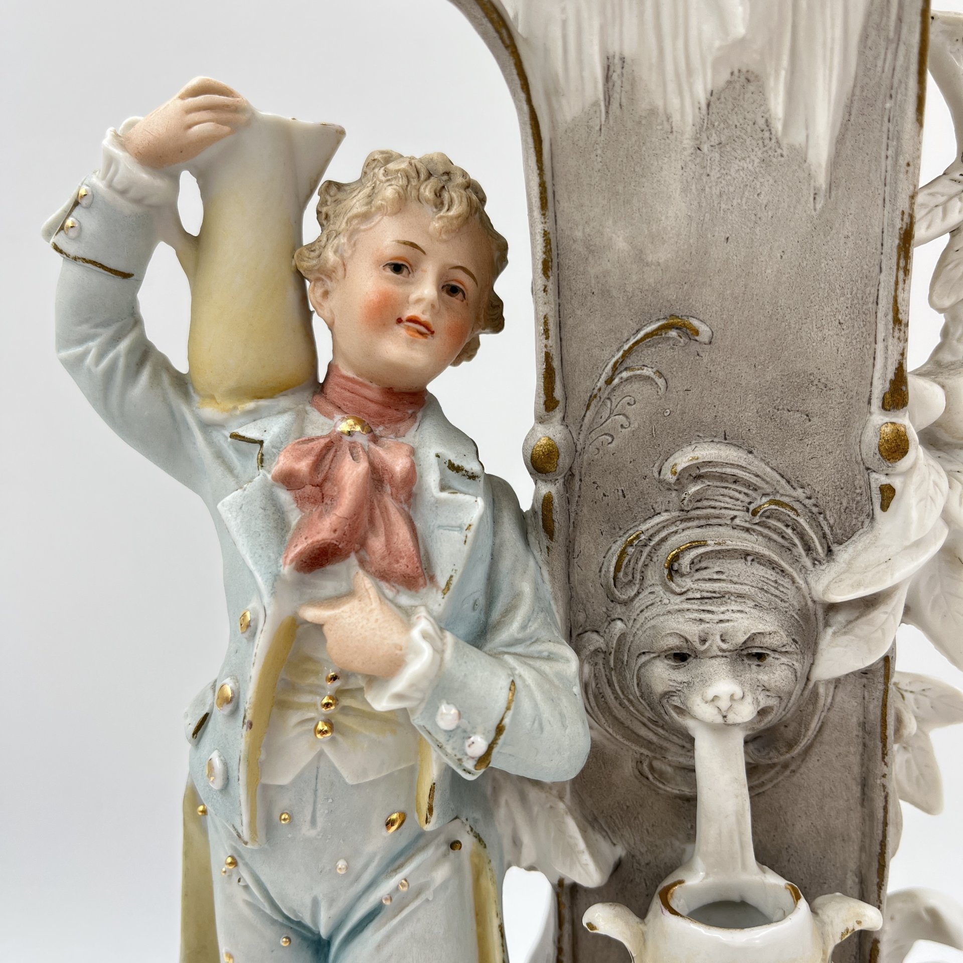 Статуэтка (ваза) "Мальчик у фонтана", бисквит, роспись, золочение, Carl Schneiders Erben, Германия, 1880-1900 гг.