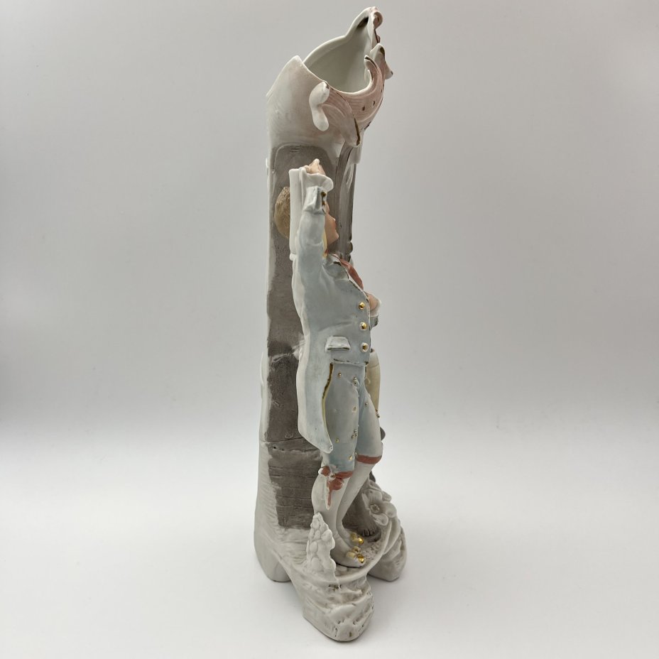 Статуэтка (ваза) "Мальчик у фонтана"