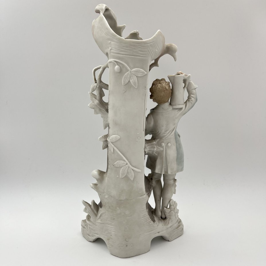 Статуэтка (ваза) "Мальчик у фонтана"
