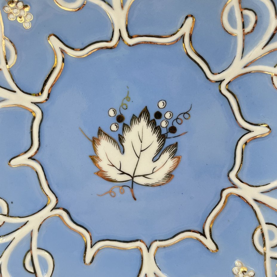 Блюдо сервировочное "Виноград", фарфор, крытье, золочение, Дулевский фарфоровый завод (Дулёво), СССР, 1956 г.