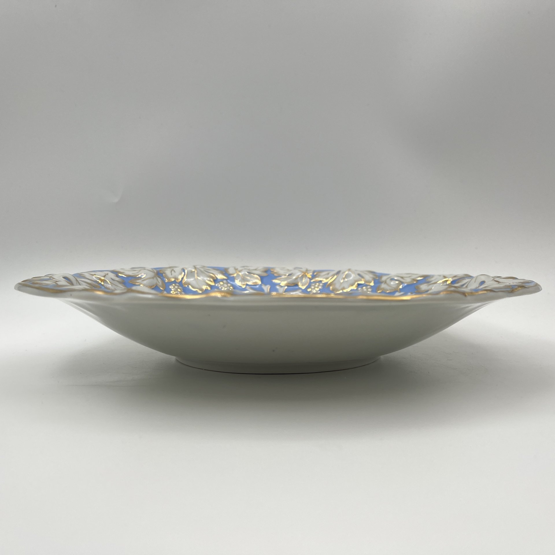 Блюдо сервировочное "Виноград", фарфор, крытье, золочение, Дулевский фарфоровый завод (Дулёво), СССР, 1956 г.