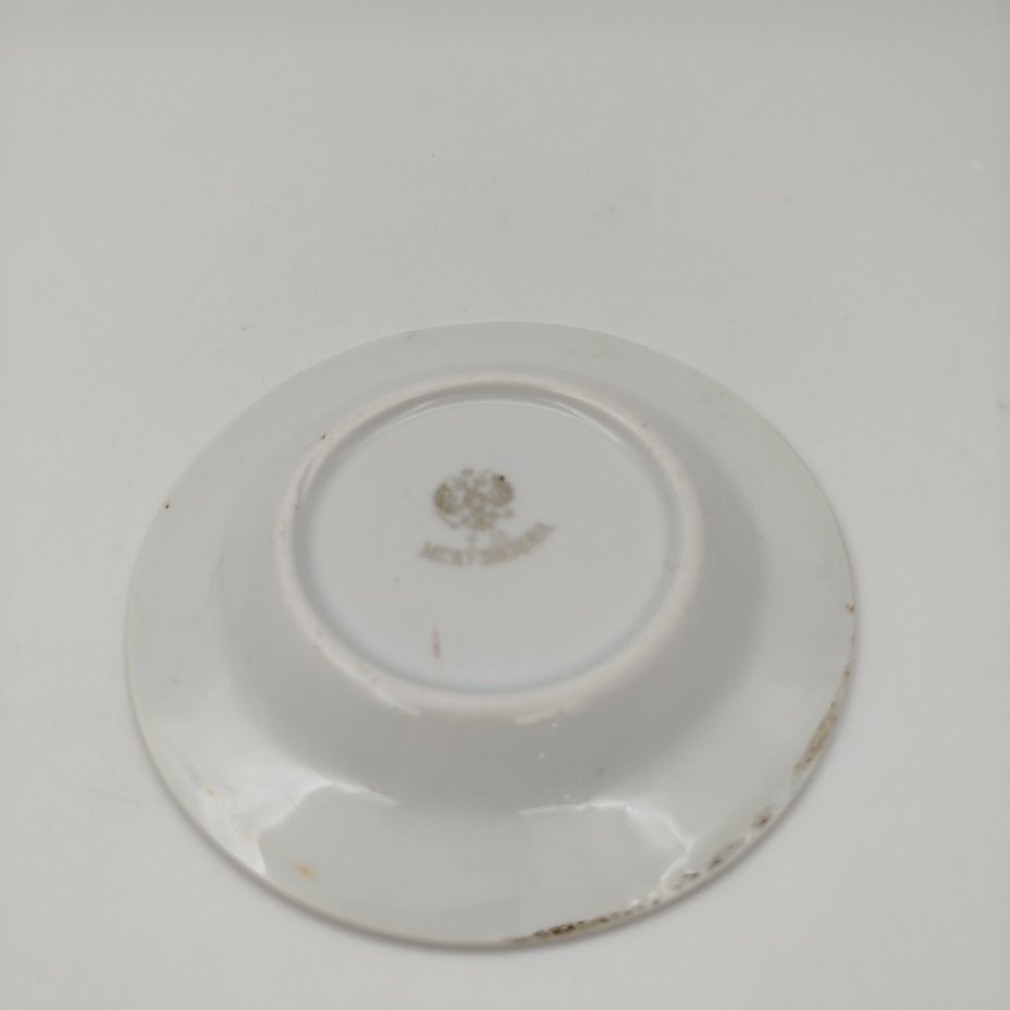 Розетка (блюдце) с цветочным декором, фарфор, роспись, Товарищество М.С. Кузнецова, Российская империя, 1891-1917 гг.