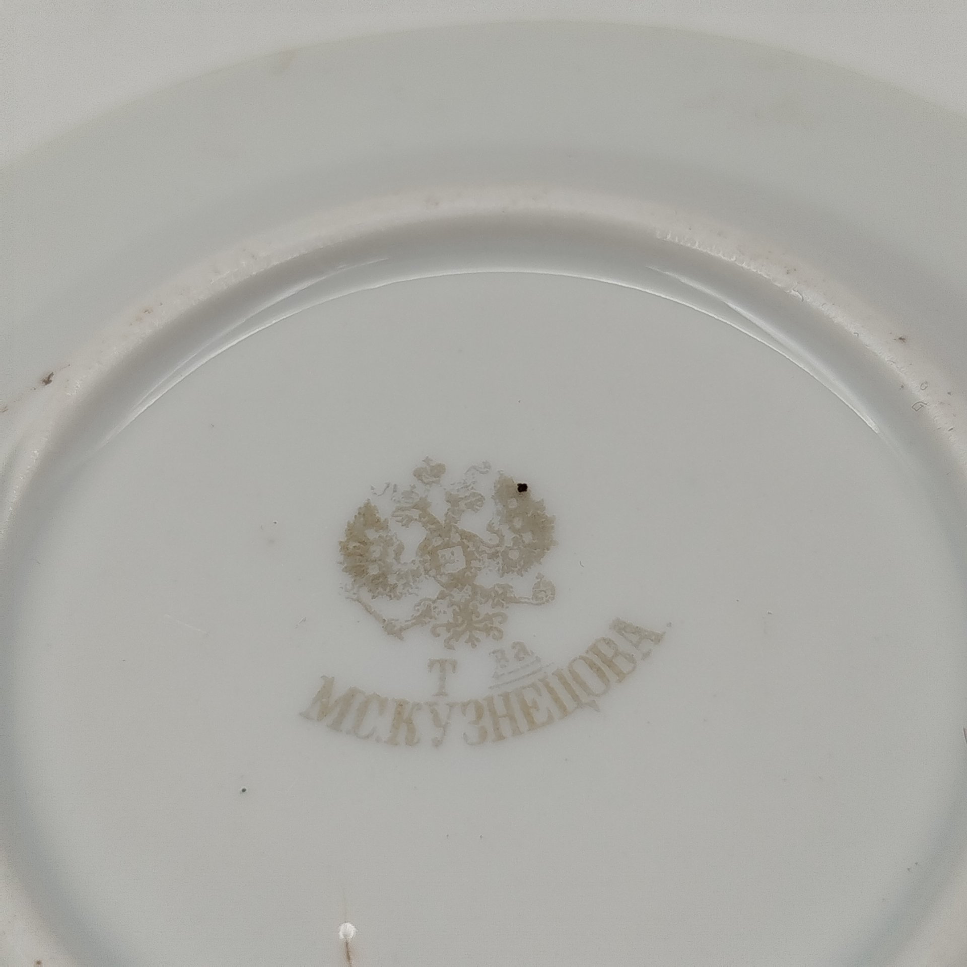 Розетка (блюдце) с цветочным декором, фарфор, роспись, Товарищество М.С. Кузнецова, Российская империя, 1891-1917 гг.