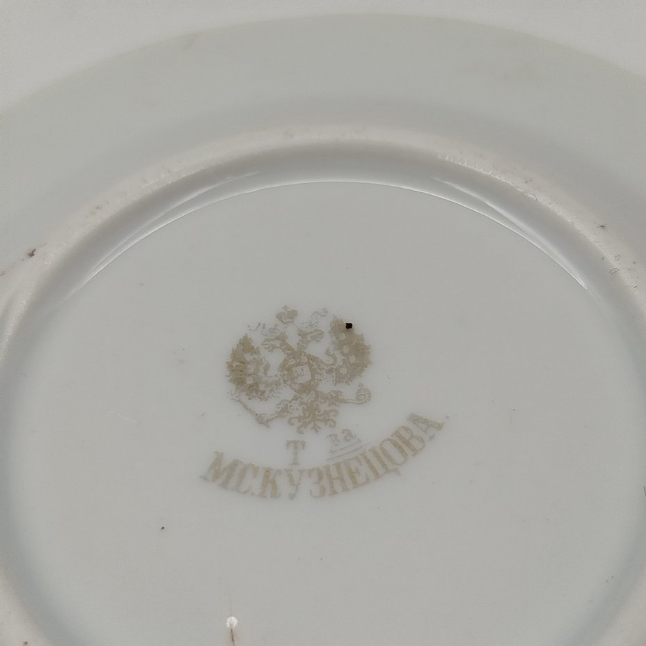 Розетка (блюдце) с цветочным декором, фарфор, роспись, Товарищество М.С. Кузнецова, Российская империя, 1891-1917 гг.