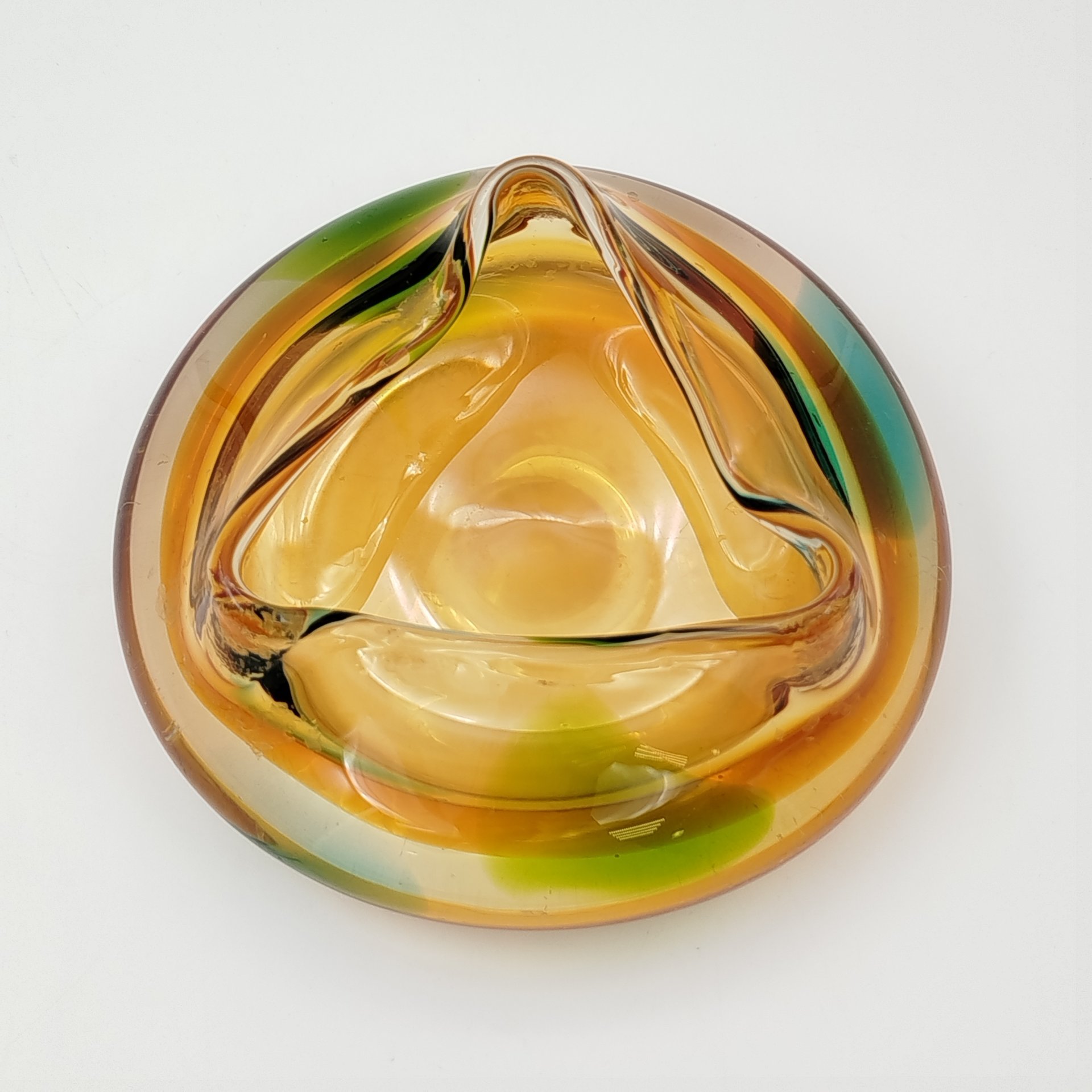 Пепельница необычной формы в янтарно-зелёной гамме