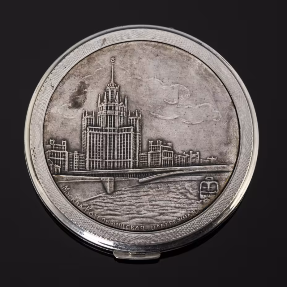 Пудреница "Москва. Котельническая набережная", Ленэмальер (Ленинградский эмальер)