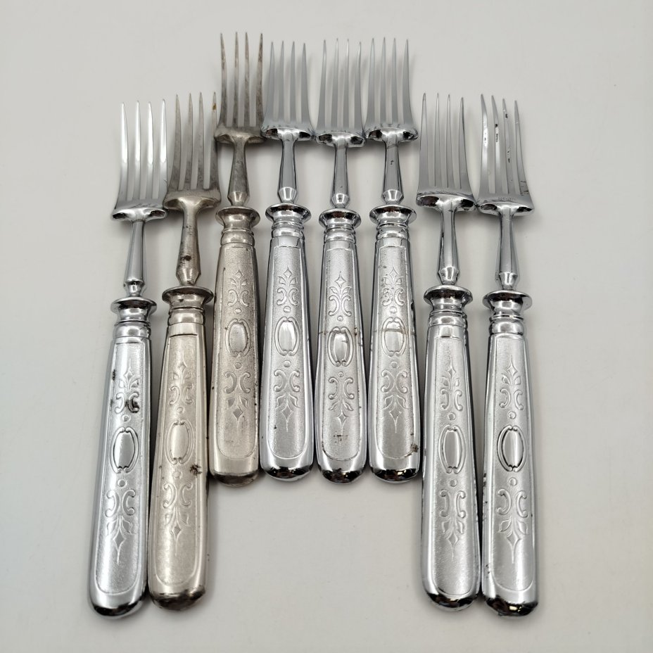 Набор из восьми вилок с растительным декором, сталь, Европа, 1900-1950 гг.