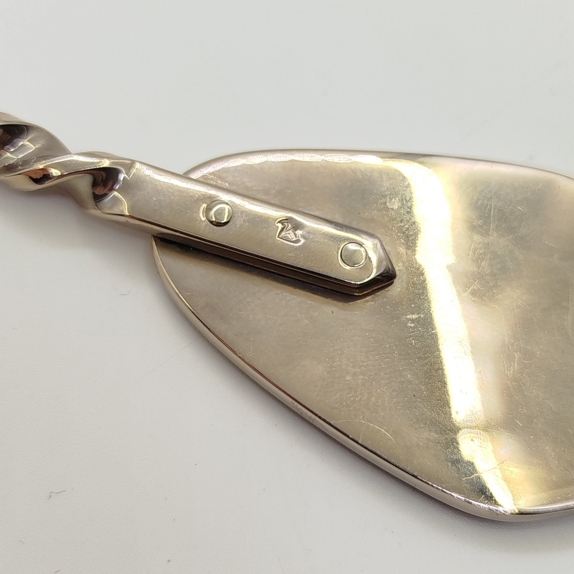 Лопатка сервировочная с прорезным декором