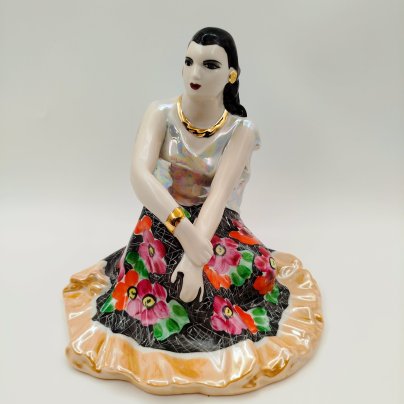 Статуэтка "Цыганка Земфира", скульптор А. Д. Бржезицкая, фарфор, роспись, люстр, золочение, Дулевский фарфоровый завод (Дулёво), СССР, 1999 г.