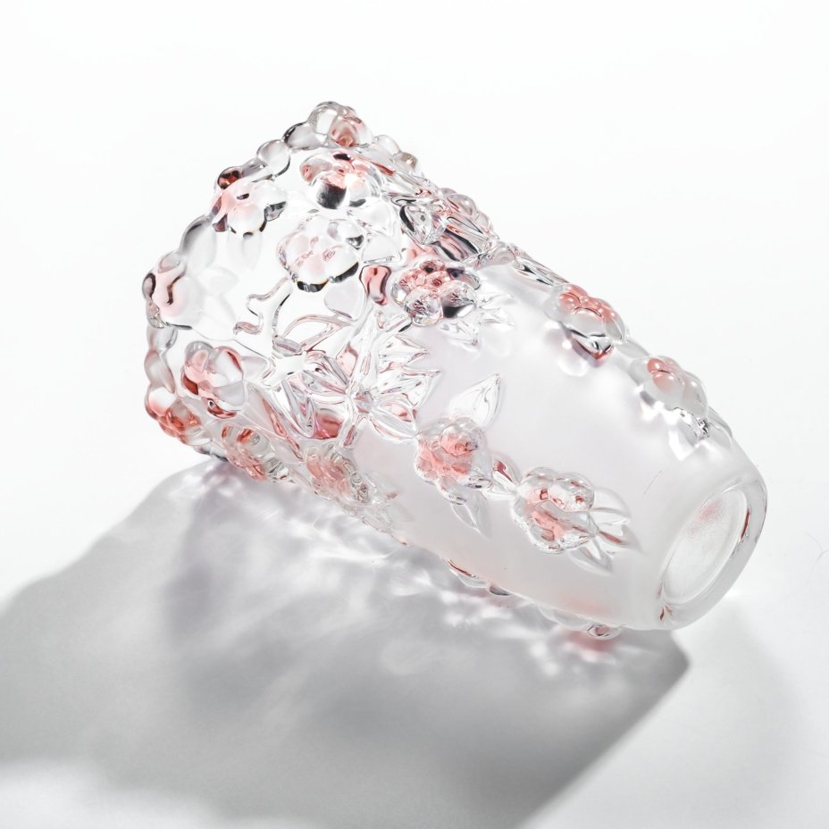Ваза, украшенная рельефным цветочным декором, Walther Glas