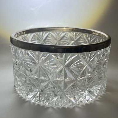 Фруктовница с металлическим ободком и резным геометрическим декором, хрусталь, металл, СССР, 1970-1990 гг.