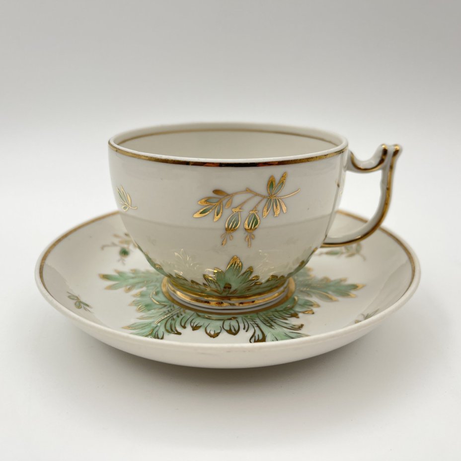 Пара чайная "Барбарис" в зеленом оттенке, автор Е.П. Смирнов, фарфор, роспись, золочение, Дмитровский фарфоровый завод (ДФЗ Вербилки), СССР, 1954-1965 гг.
