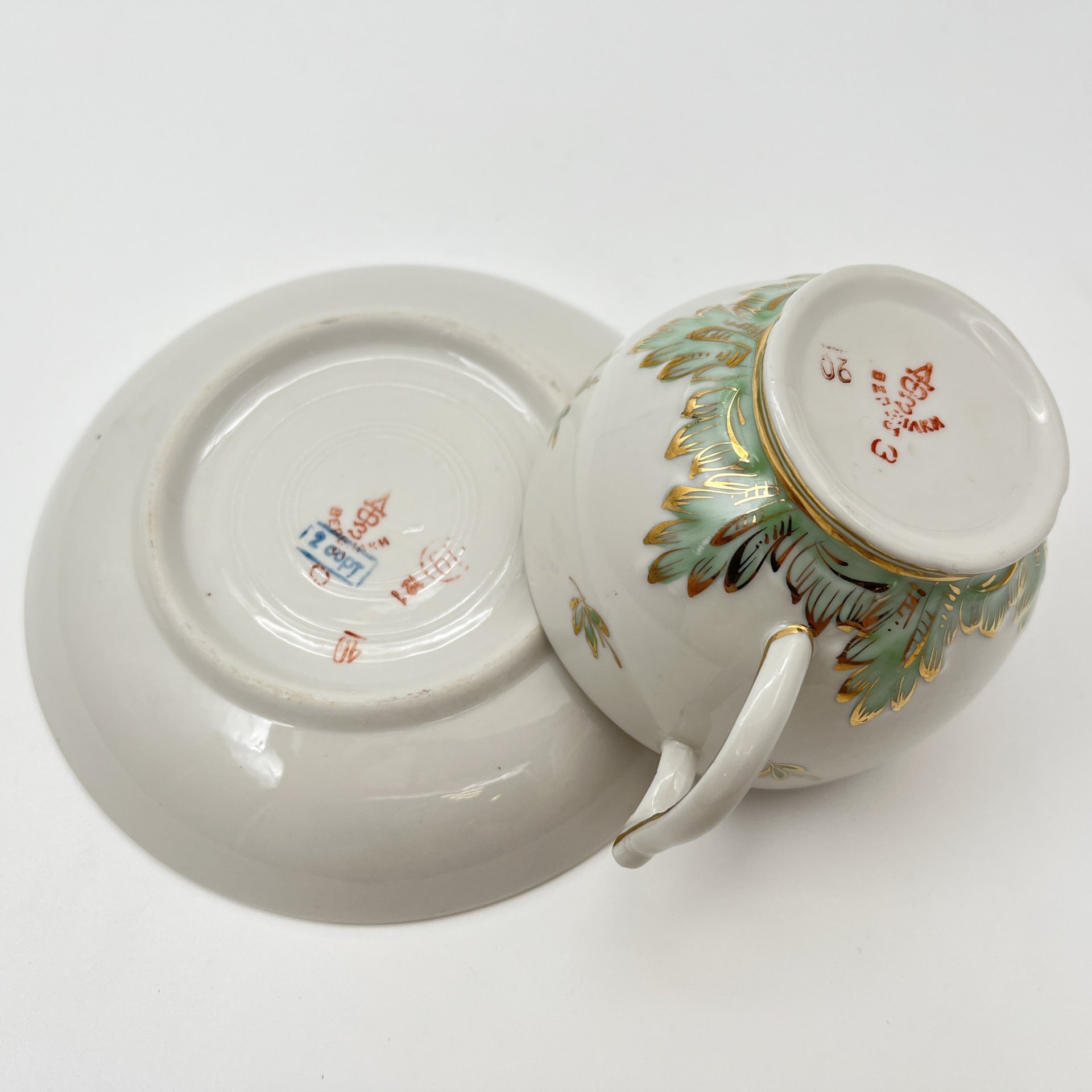 Пара чайная "Барбарис" в зеленом оттенке, автор Е.П. Смирнов, фарфор, роспись, золочение, Дмитровский фарфоровый завод (ДФЗ Вербилки), СССР, 1954-1965 гг.