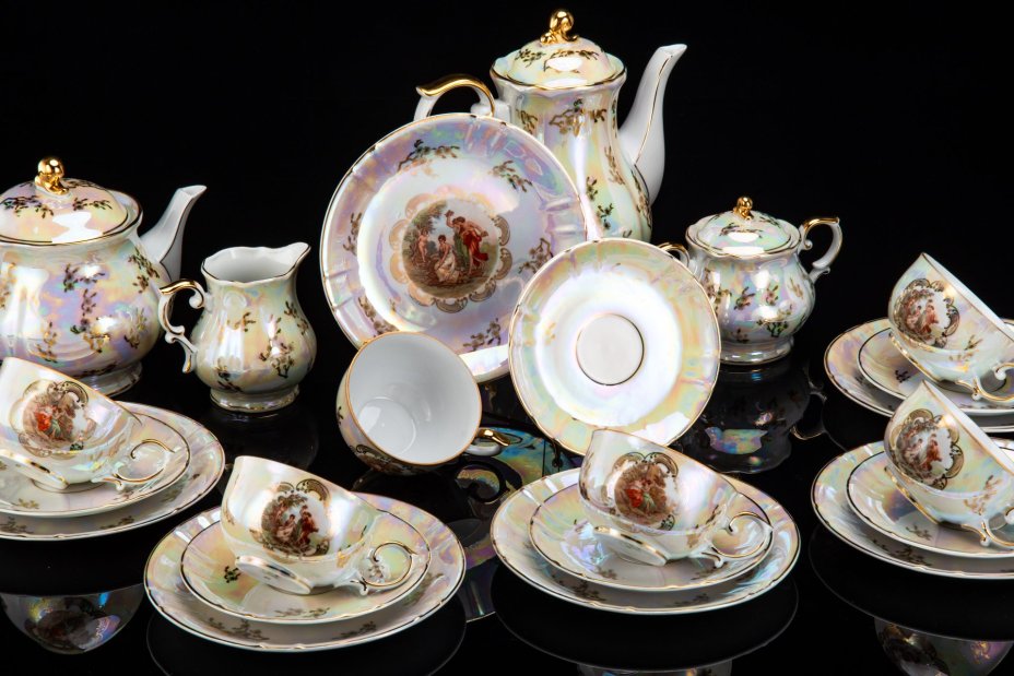 Сервиз чайно-кофейный , украшенный  античными сценами ("Мадонна") на 6 персон (22 предмета), фарфор, люстр, деколь, золочение, Oscar Schlegelmilch, Германия, 1950-1972 гг.