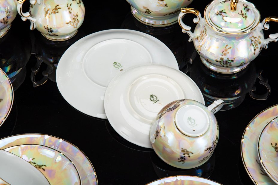 Сервиз чайно-кофейный , украшенный  античными сценами ("Мадонна") на 6 персон (22 предмета), фарфор, люстр, деколь, золочение, Oscar Schlegelmilch, Германия, 1950-1972 гг.