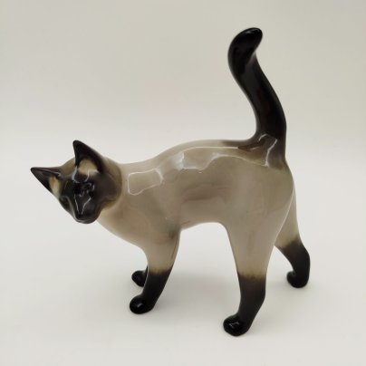Статуэтка "Сиамская кошка", скульптор И.И. Ризнич, фарфор, роспись, Ленинградский фарфоровый завод (ЛФЗ), СССР, 1970-1991 гг.