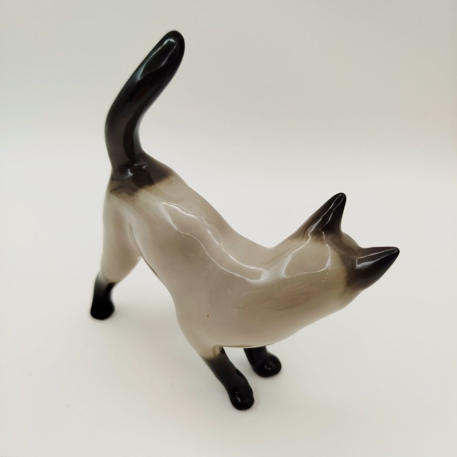 Статуэтка "Сиамская кошка", скульптор И.И. Ризнич, фарфор, роспись, Ленинградский фарфоровый завод (ЛФЗ), СССР, 1970-1991 гг.