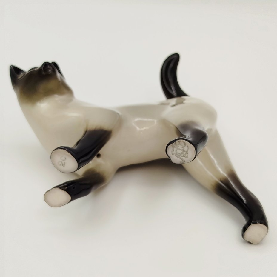 Статуэтка "Сиамская кошка", скульптор И.И. Ризнич, фарфор, роспись, Ленинградский фарфоровый завод (ЛФЗ), СССР, 1970-1991 гг.
