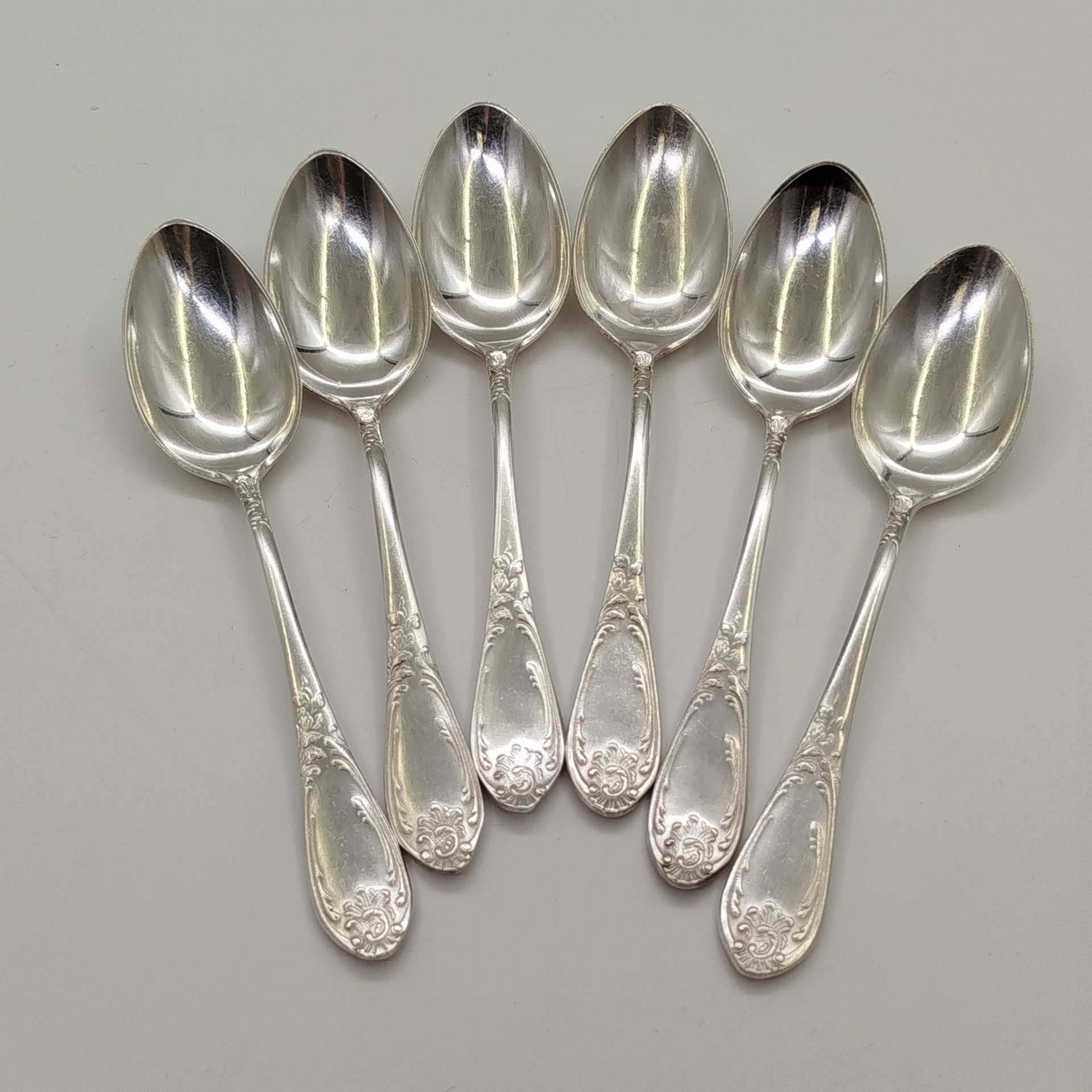 Набор из шести чайных ложек с растительным декором, мНЦ (медь-никель-цинк), Вольнянский завод столовых приборов им. Шевченко (ЗiШ, ЗиШ), СССР, 1960-1990 гг.