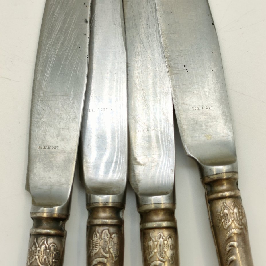 Набор из 4-х десертных ножей с растительным декором, мНЦ (медь-никель-цинк), нержавеющая сталь, Вольнянский завод столовых приборов им. Шевченко (ЗiШ, ЗиШ), СССР, 1960-1990 гг.