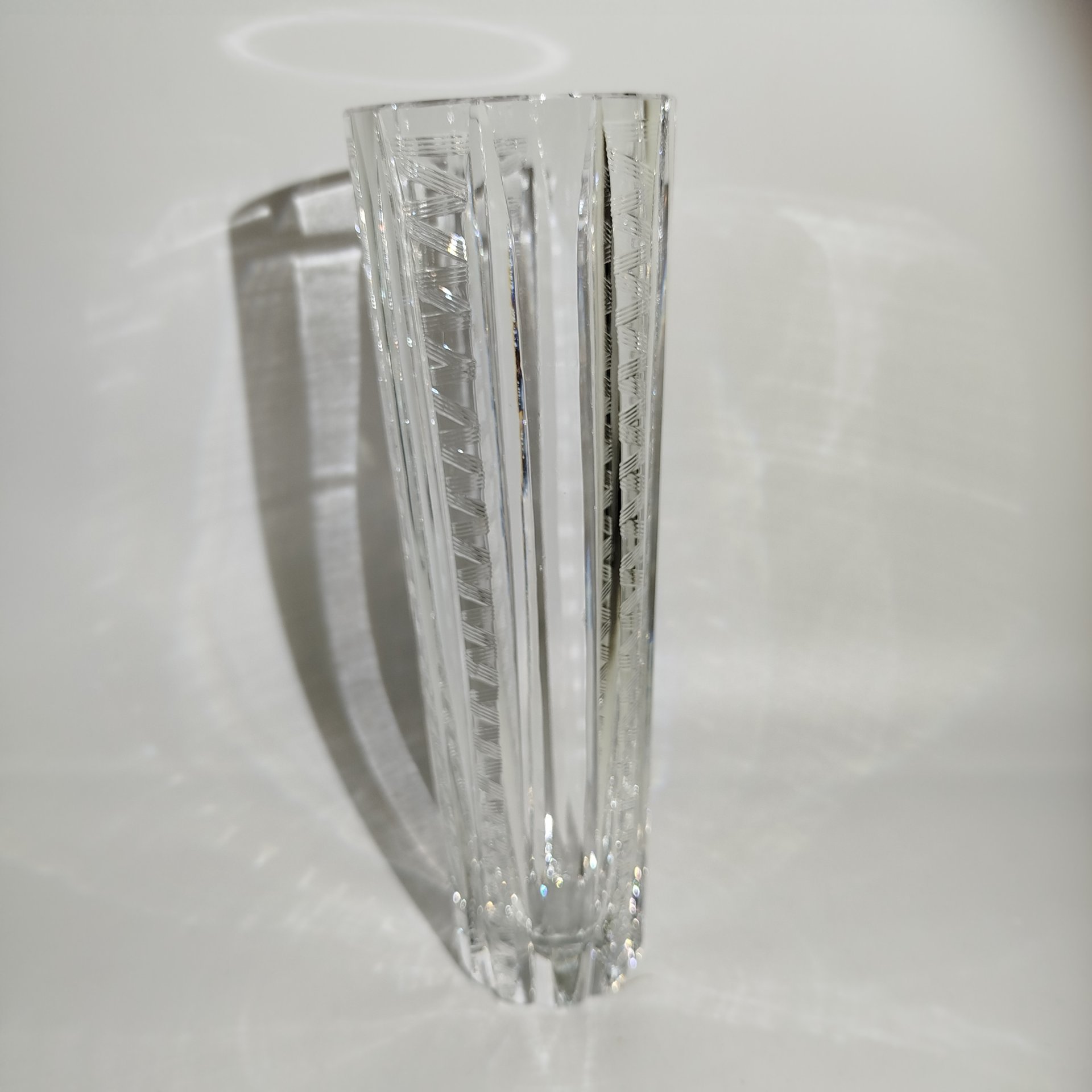Ваза "Вертикальные полосы", автор Л.О. Юрген, хрусталь, алмазная грань, Ленинградский завод художественного стекла (ЛЗХС), СССР, 1960-1980 гг.