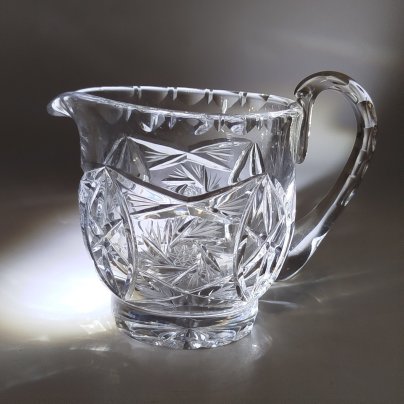 Молочник c рельефным декором