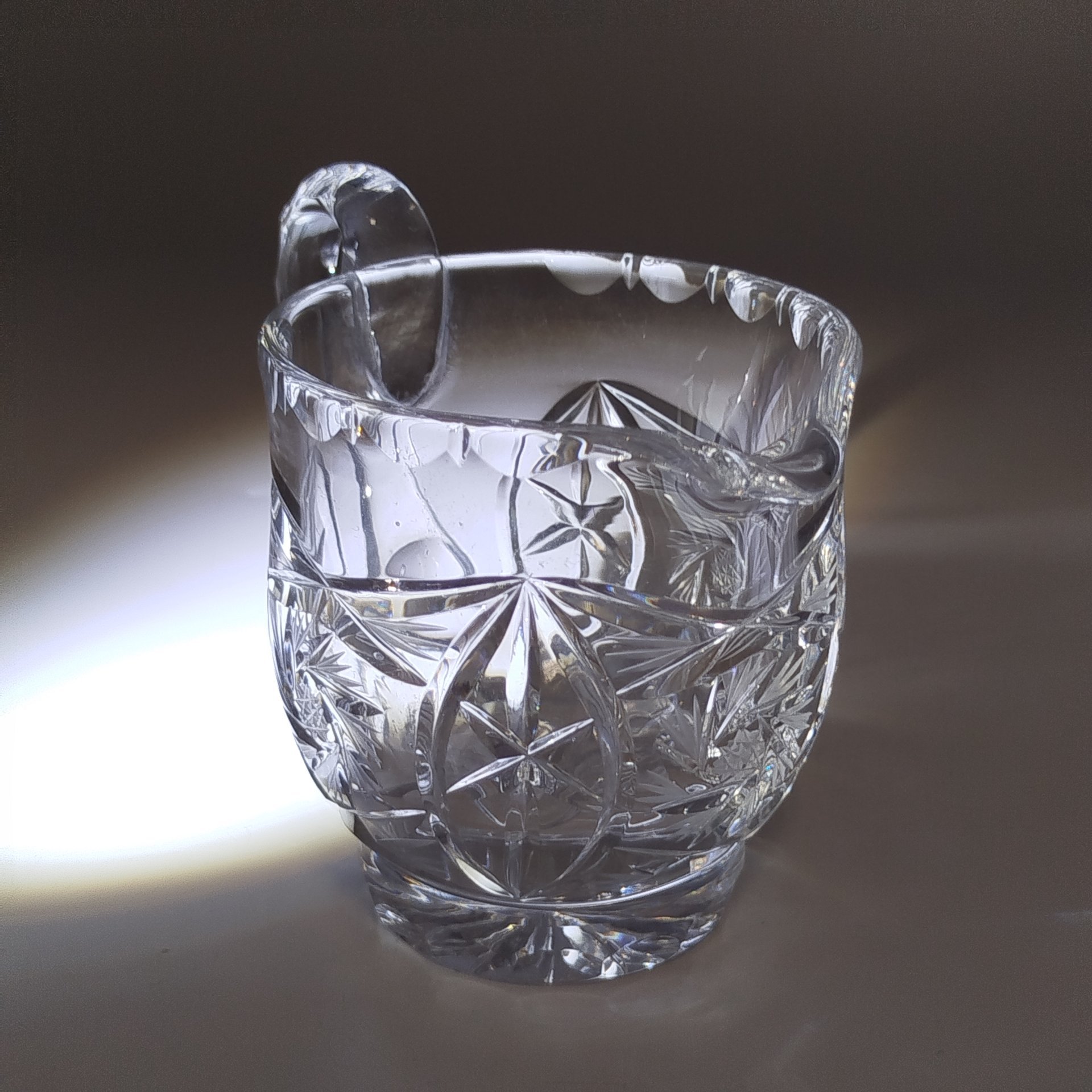 Молочник c рельефным декором