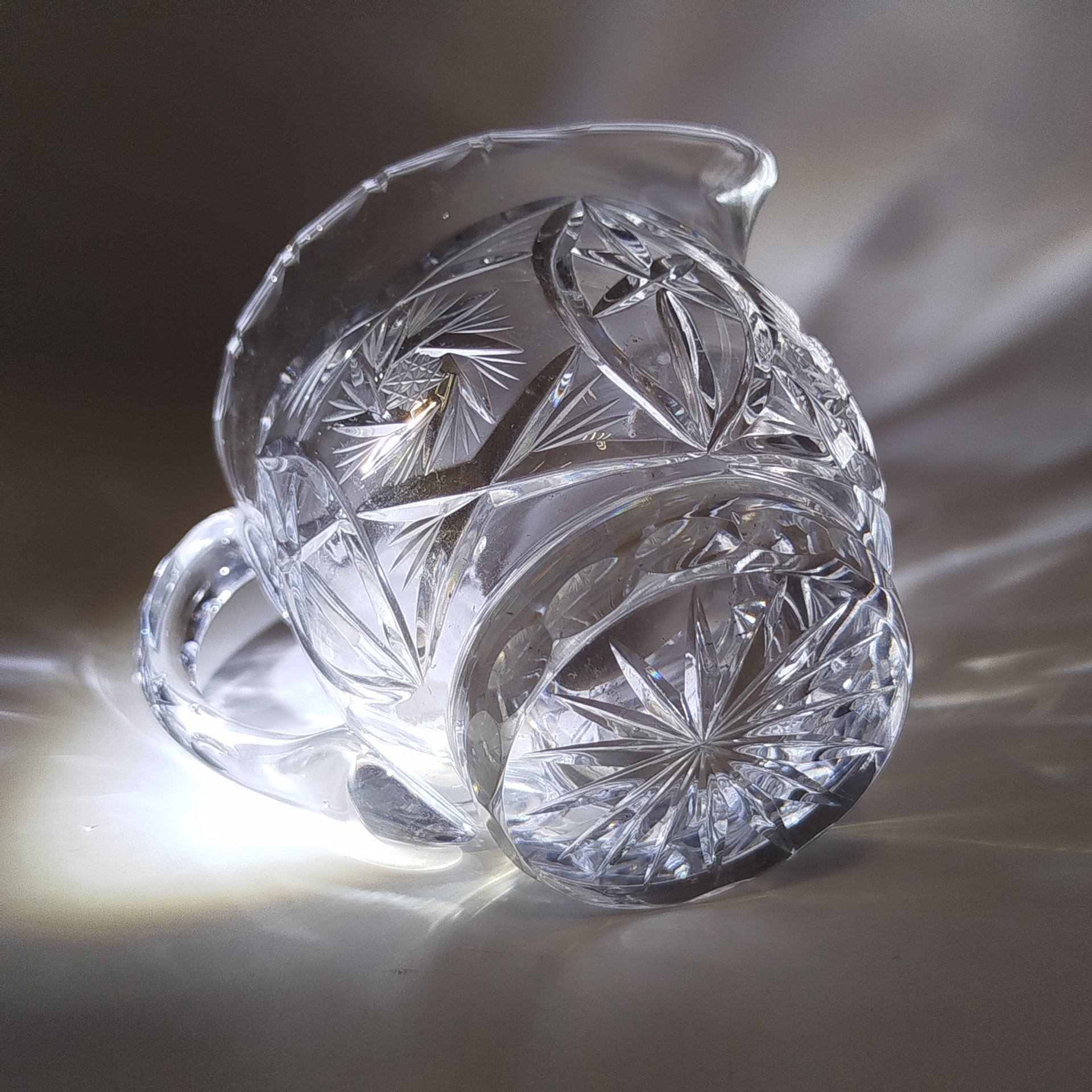 Молочник c рельефным декором