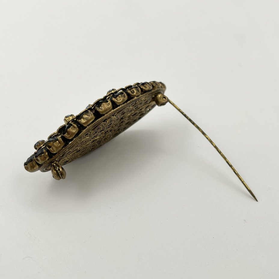 Брошь винтажная овальной формы, со вставками голубого цвета, металл, золочение, стекло, Чехословакия, 1950-1960 гг.