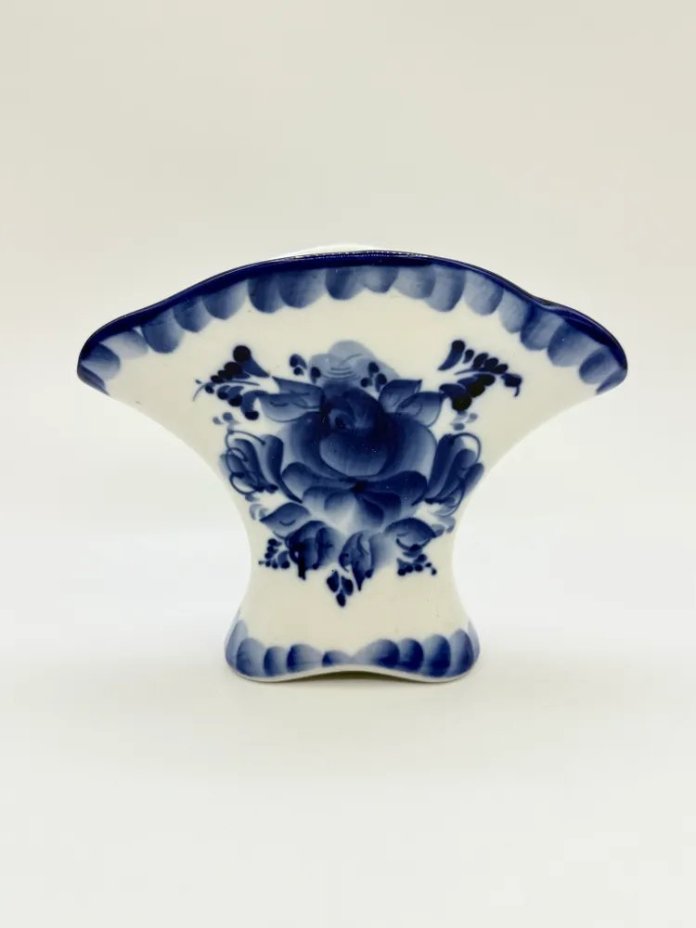Салфетница с цветочным декором, Гжель, фарфор, роспись, Россия, 1991-2010 гг.