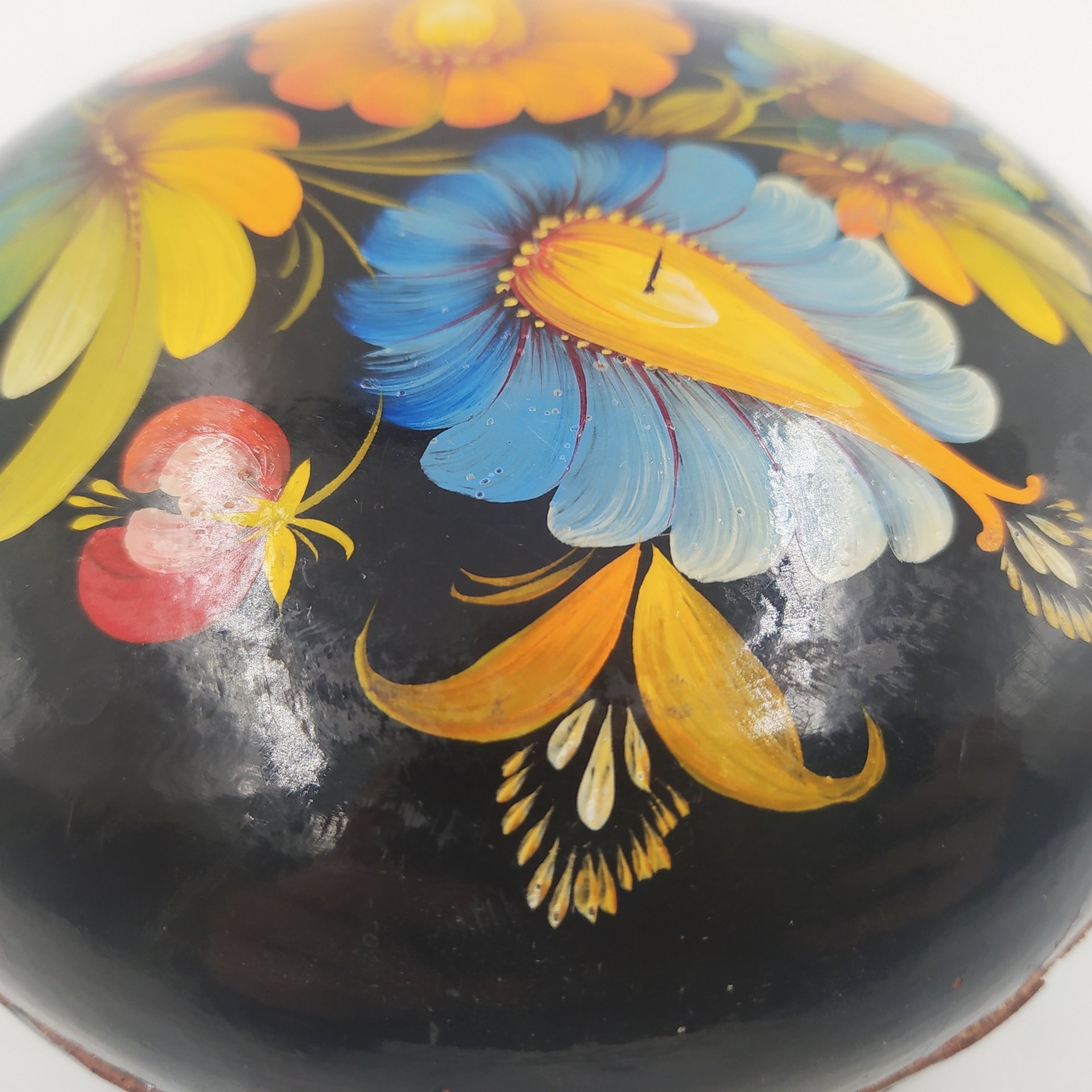 Шкатулка с цветочным декором (Петриковская роспись), художник Горковенко, папье-маше, роспись, СССР, 1960-1990 гг.