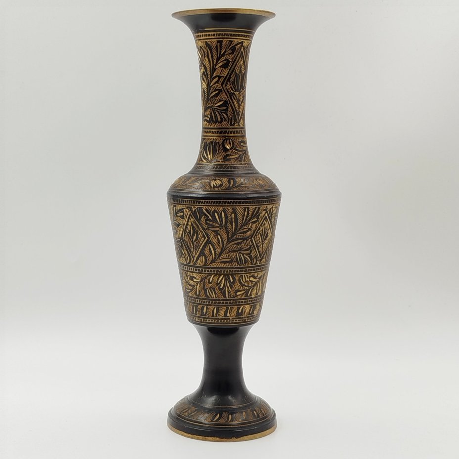 Ваза в восточном стиле, украшенная растительным декором, латунь, гравировка, Индия, 1970-1990 гг.