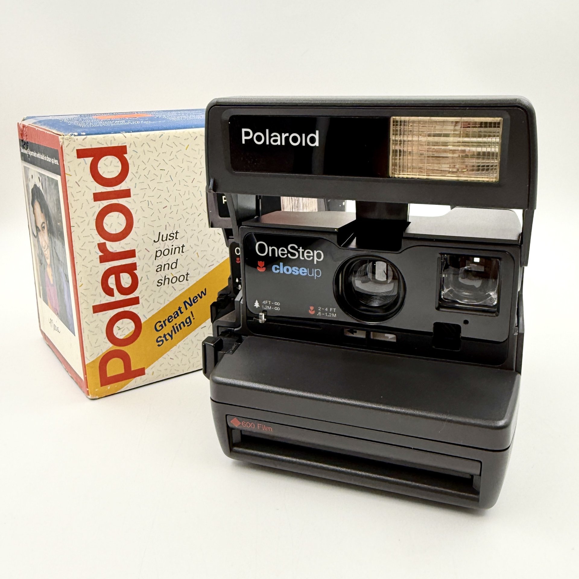 Фотоаппарат "Polaroid One Step Close Up" в оригинальной коробке, пластик, Polaroid, Великобритания, 1980-1990 гг., Polaroid