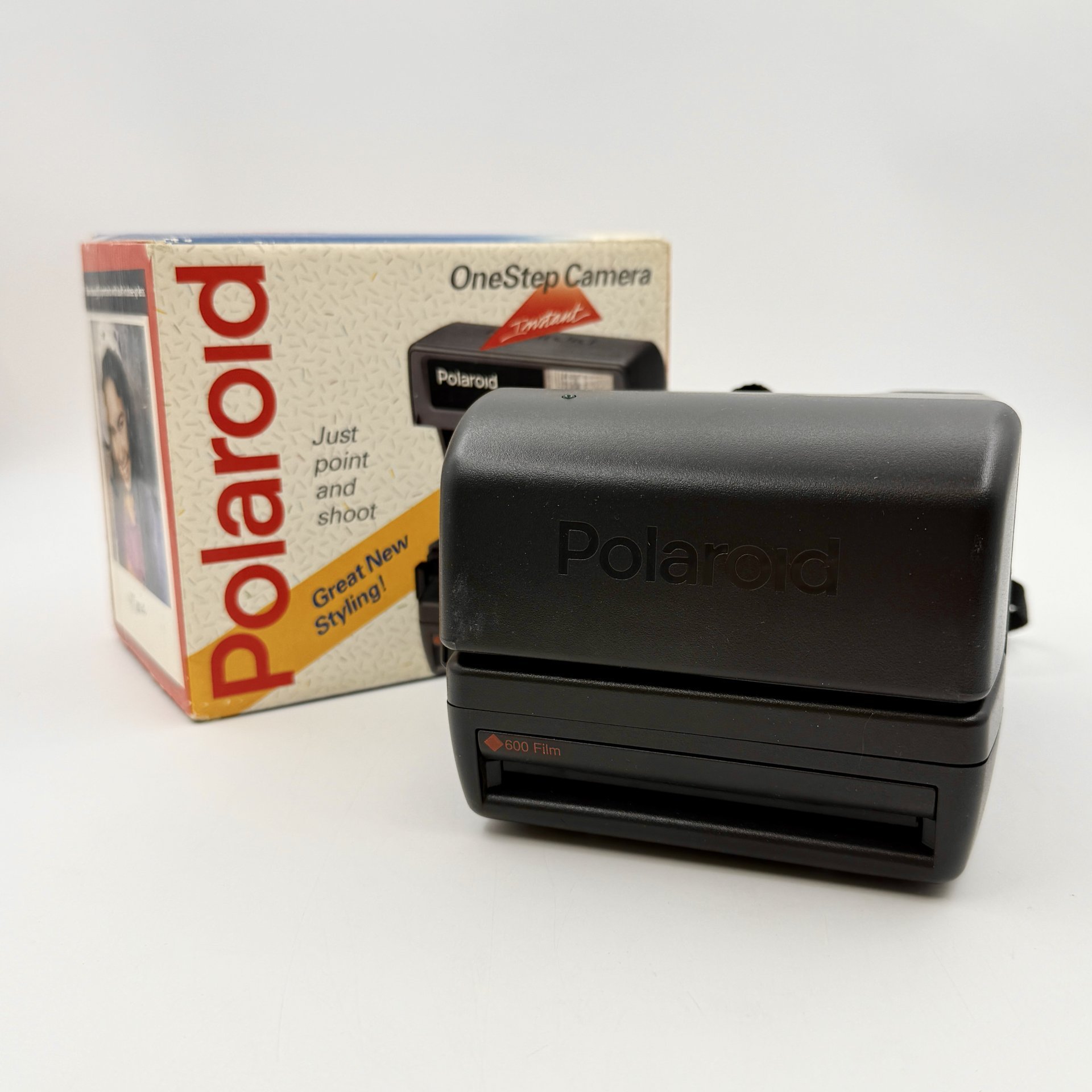 Фотоаппарат "Polaroid One Step Close Up" в оригинальной коробке, пластик, Polaroid, Великобритания, 1980-1990 гг., Polaroid