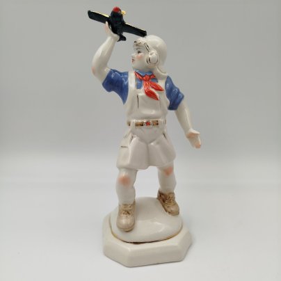 Статуэтка "Мечта", автор И. Макаренко, полуфарфор, роспись, золочение, СССР, 1970-1990 гг.