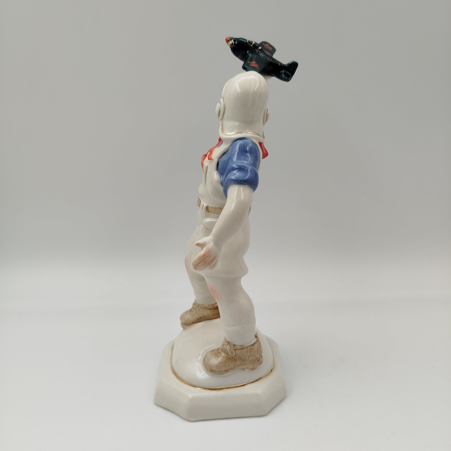 Статуэтка "Мечта", автор И. Макаренко, полуфарфор, роспись, золочение, СССР, 1970-1990 гг.