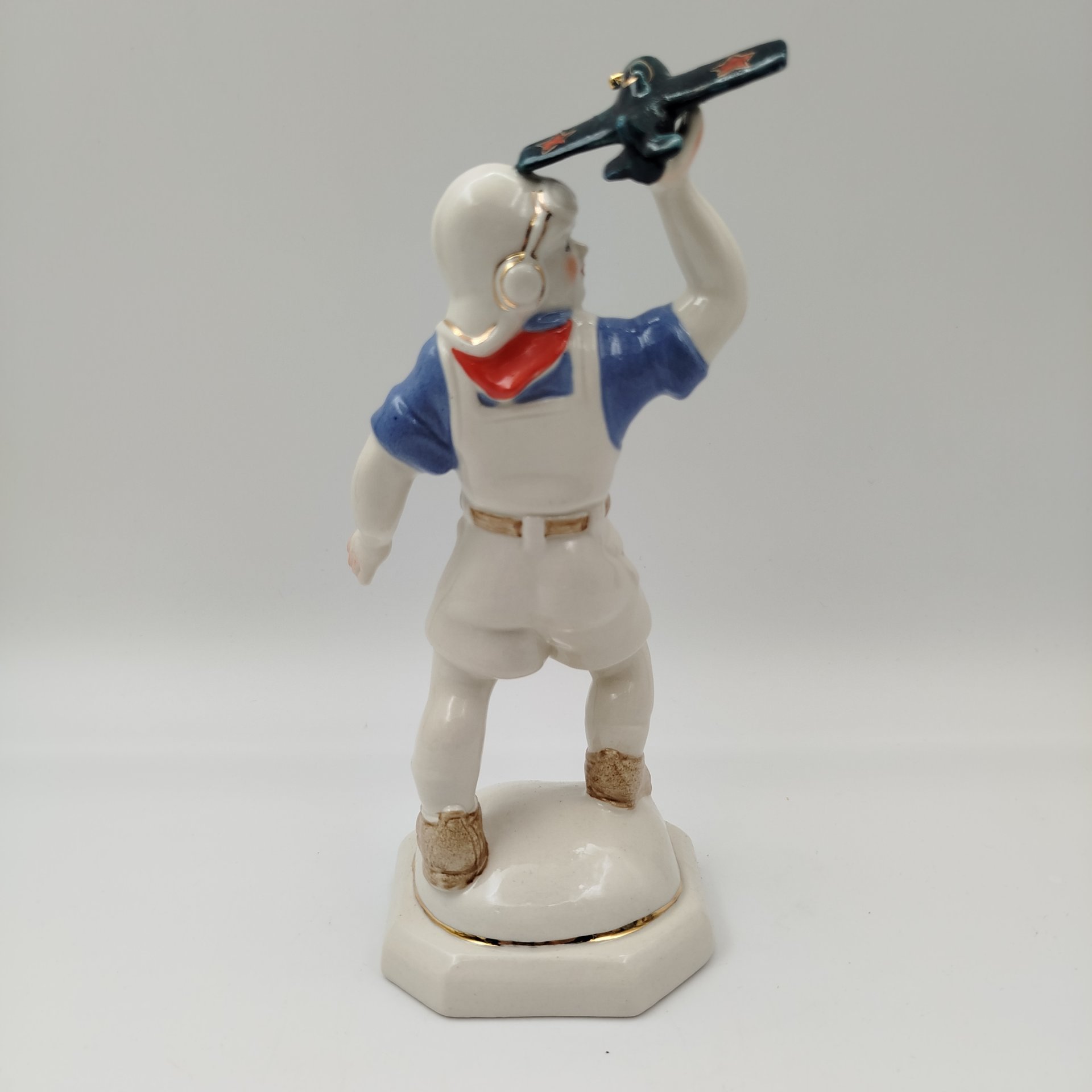 Статуэтка "Мечта", автор И. Макаренко, полуфарфор, роспись, золочение, СССР, 1970-1990 гг.