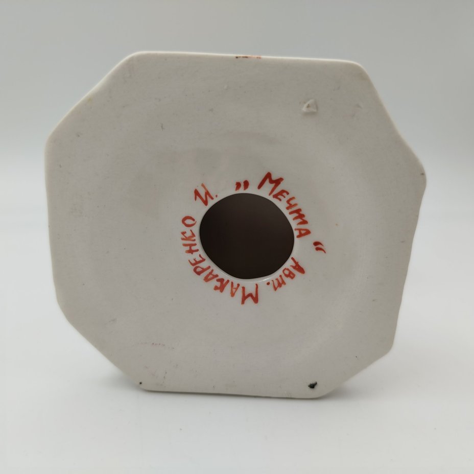 Статуэтка "Мечта", автор И. Макаренко, полуфарфор, роспись, золочение