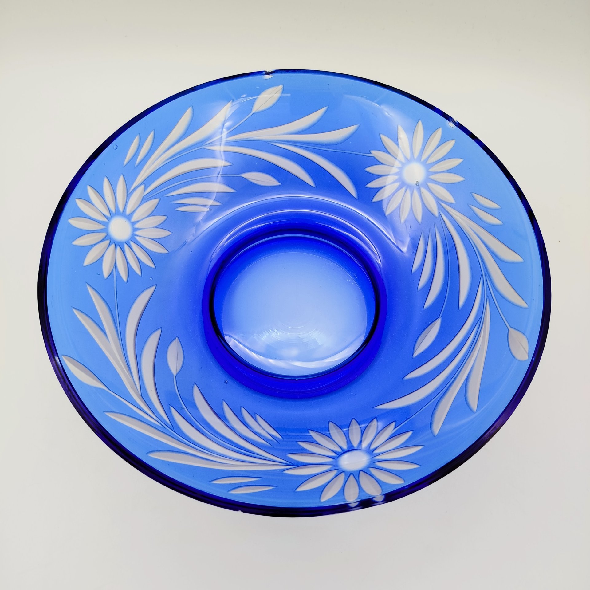 Фруктовница синего цвета с цветочным декором, цветное стекло, алмазная грань, СССР, 1960-1990 гг.