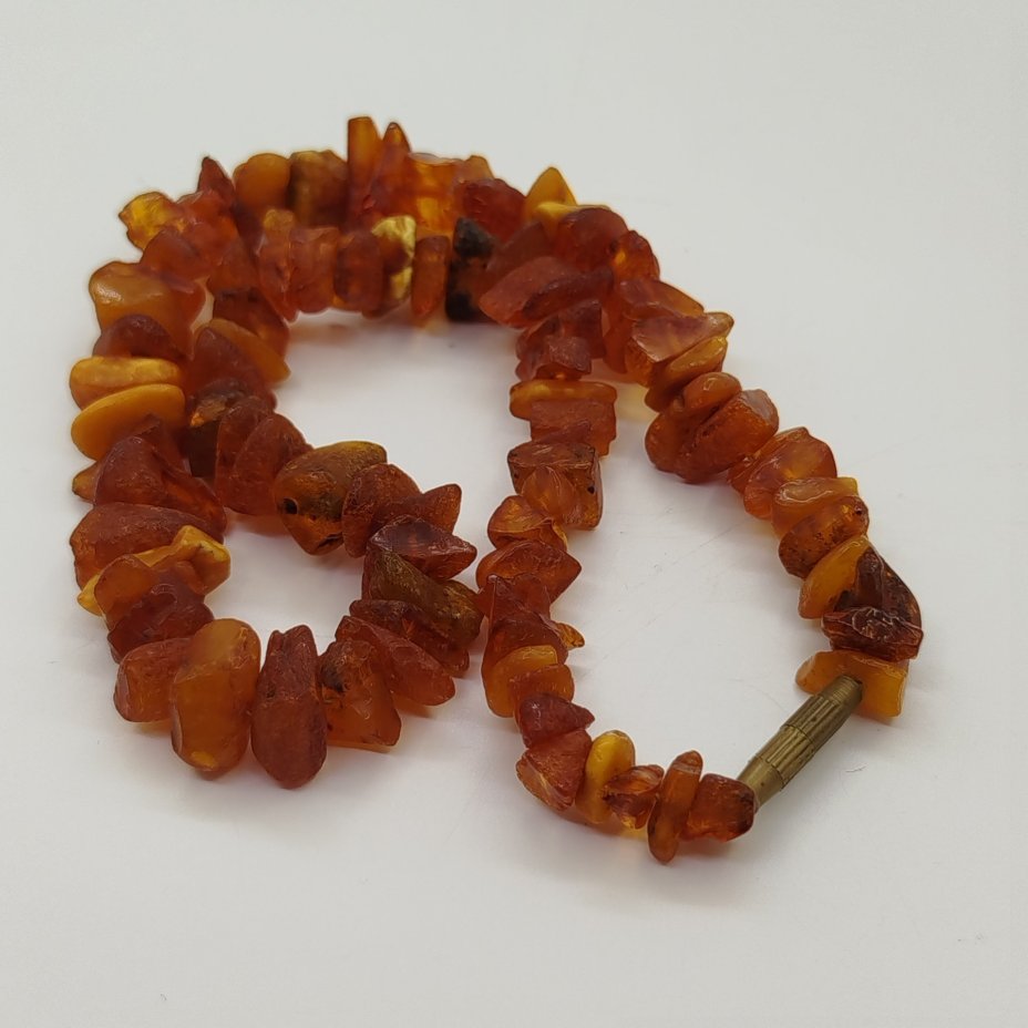 Бусы винтажные из необработанного янтаря с крупными бусинами различной формы медового цвета