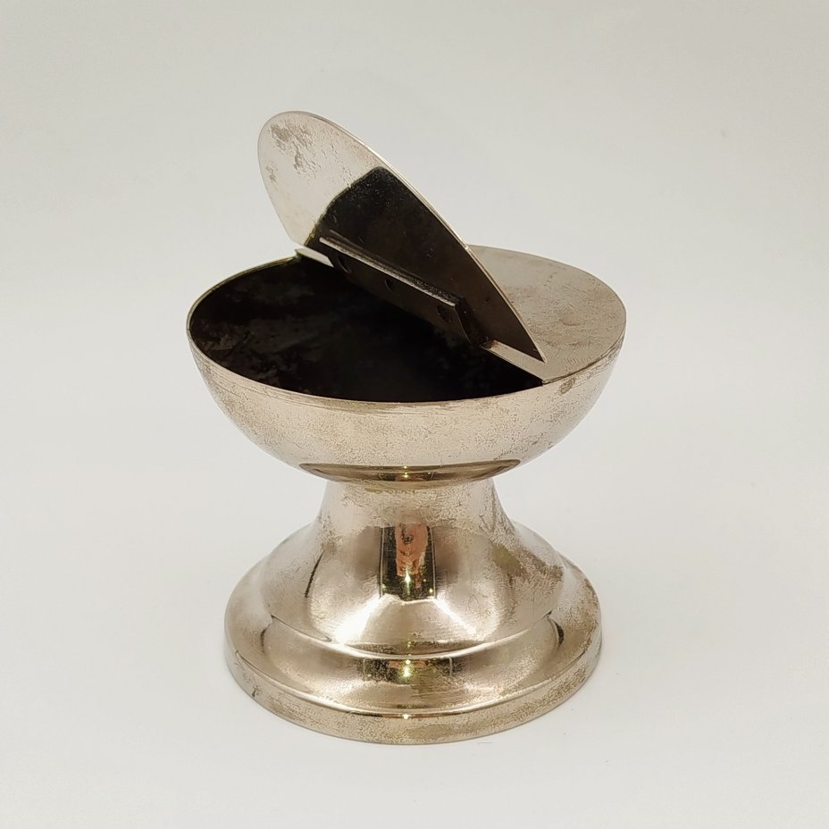 Пепельница с крышкой