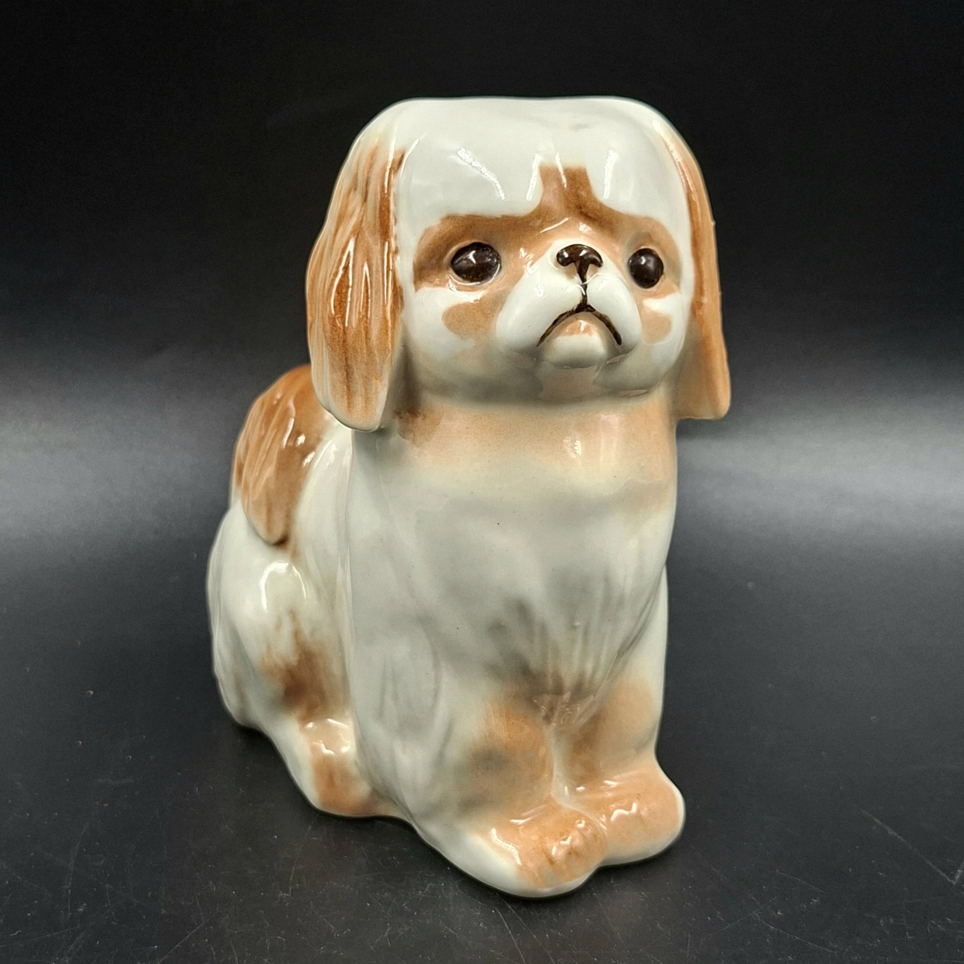 Статуэтка "Пекинес", скульптор П.П. Веселов, фарфор, роспись, Ленинградский фарфоровый завод (ЛФЗ), СССР, 1970-1992 гг.